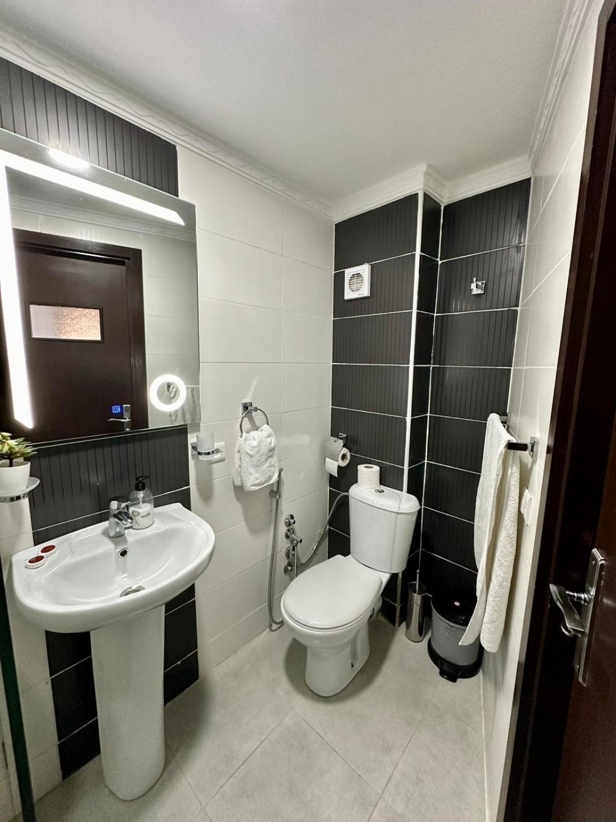 Appart Neuf Lumineux Climatise 1Ere Etage Tanger Extérieur photo